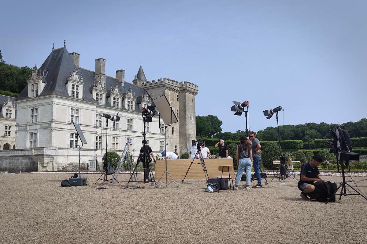 Plateau de tournage télévision installé devant le château de Villandry